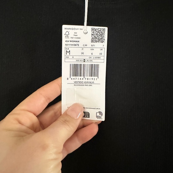 Elegant Black Maxi Dress - Picture 4 of 5